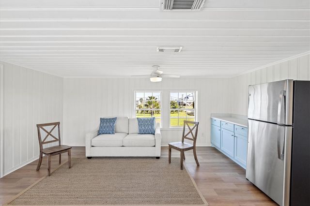 3903 2nd Street, Galveston, TX 77554