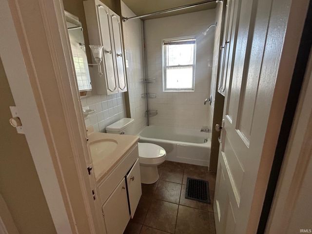 4913 Stringtown Road, Evansville, IN 47711