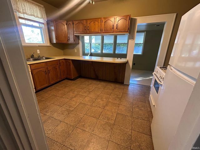 4913 Stringtown Road, Evansville, IN 47711
