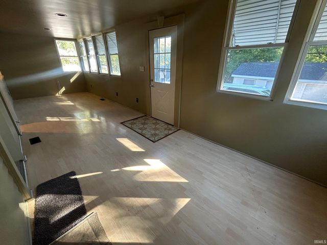 4913 Stringtown Road, Evansville, IN 47711