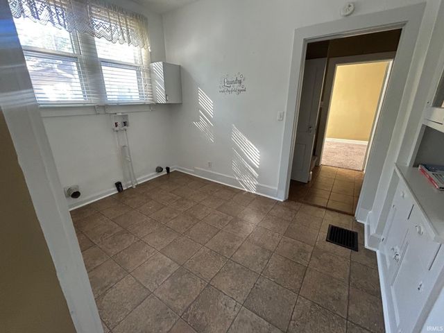 4913 Stringtown Road, Evansville, IN 47711