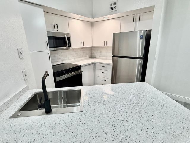 3370 N Pinewalk Dr Drive N 1224, Margate, FL 33063