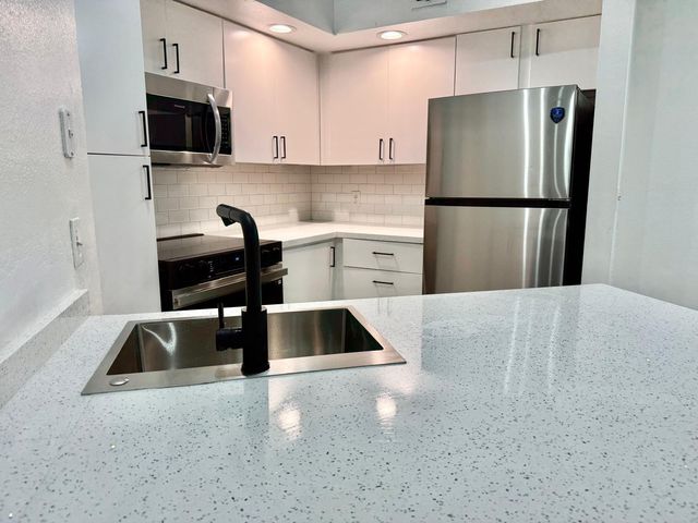 3370 N Pinewalk Dr Drive N 1224, Margate, FL 33063