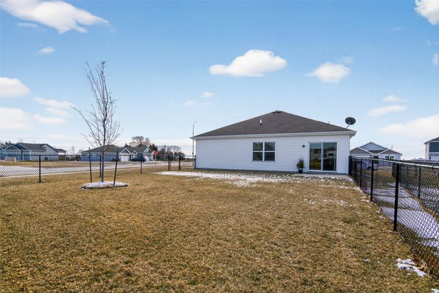 1011 35th Street SW, Altoona, IA 50009