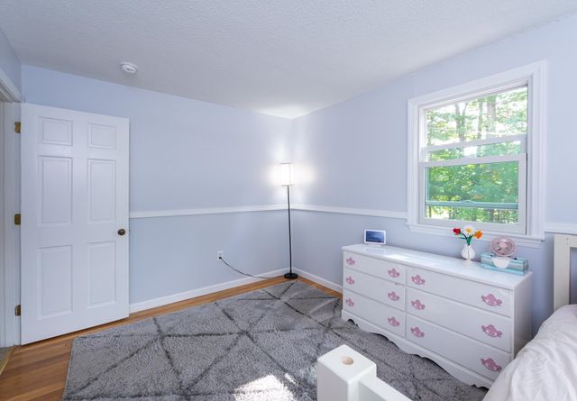 7 Currier Drive, Londonderry, NH 03053