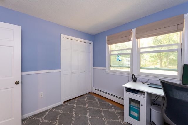 7 Currier Drive, Londonderry, NH 03053