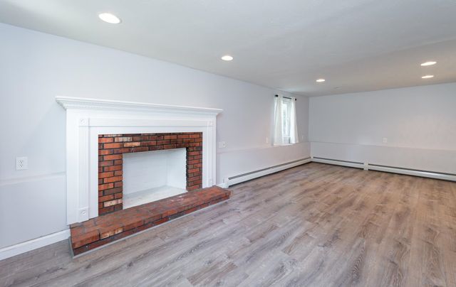7 Currier Drive, Londonderry, NH 03053