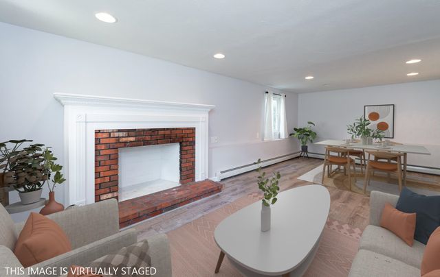 7 Currier Drive, Londonderry, NH 03053