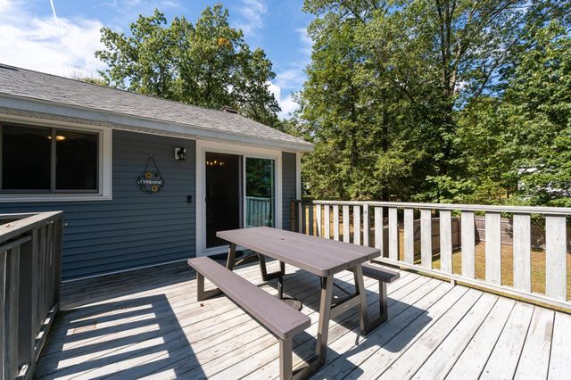 7 Currier Drive, Londonderry, NH 03053