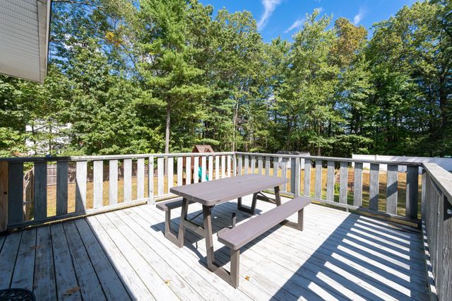 7 Currier Drive, Londonderry, NH 03053