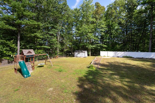 7 Currier Drive, Londonderry, NH 03053