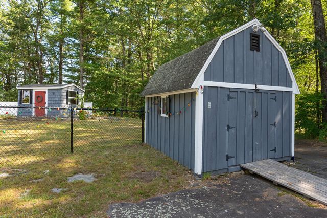 7 Currier Drive, Londonderry, NH 03053