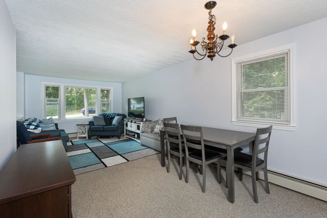 7 Currier Drive, Londonderry, NH 03053