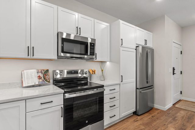 2350 Harbor Place 214, Mound, MN 55364