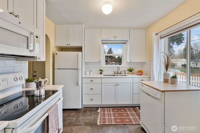 1027 S Rochester Street, Tacoma, WA 98465