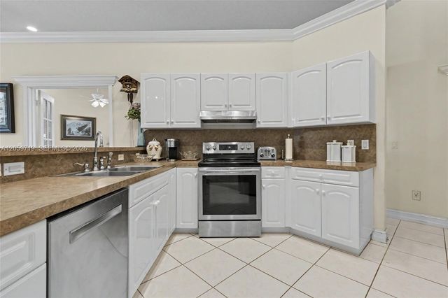 9825 Hindel Court, Boynton Beach, FL 33472