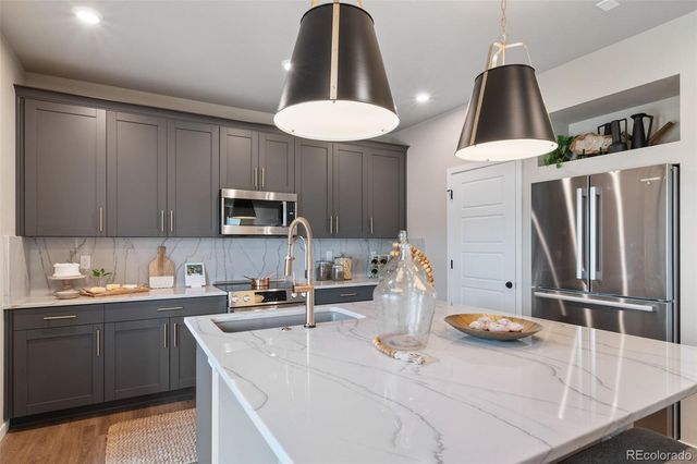 22362 E 38th Place, Aurora, CO 80019