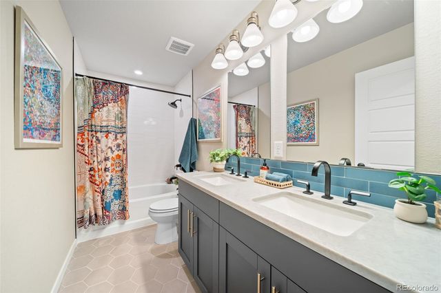 22362 E 38th Place, Aurora, CO 80019