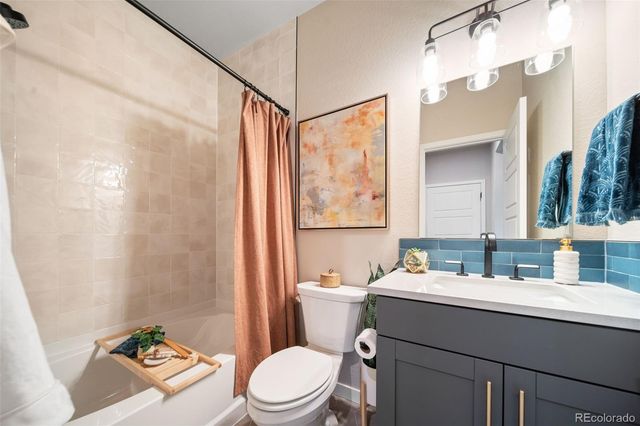 22362 E 38th Place, Aurora, CO 80019