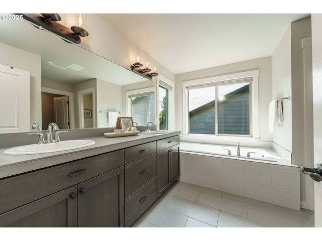 15319 Ne 107TH St, Vancouver, WA 98682