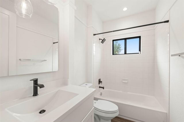 211 Honey Creek CT 6, Austin, TX 78738