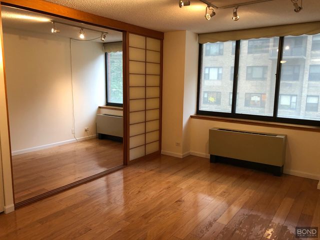 250 E 40th St Apt 4D, New York City, NY 10016