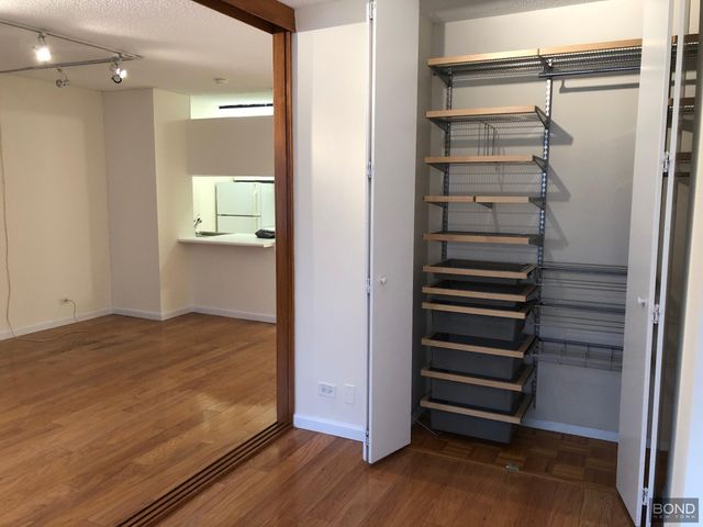 250 E 40th St Apt 4D, New York City, NY 10016