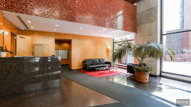250 E 40th St Apt 4D, New York City, NY 10016