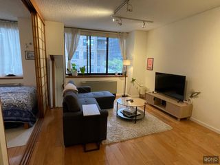 250 E 40th St Apt 4D, New York City, NY 10016