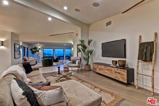 6010 Wright Terrace, Culver City, CA 90232