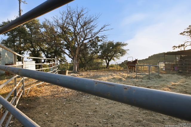 18668 Bandera, Helotes, TX 78023