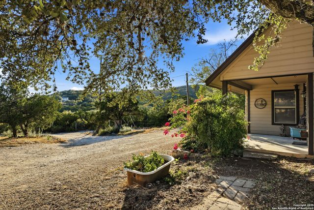 18668 Bandera, Helotes, TX 78023