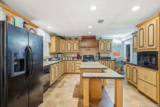 18668 Bandera, Helotes, TX 78023