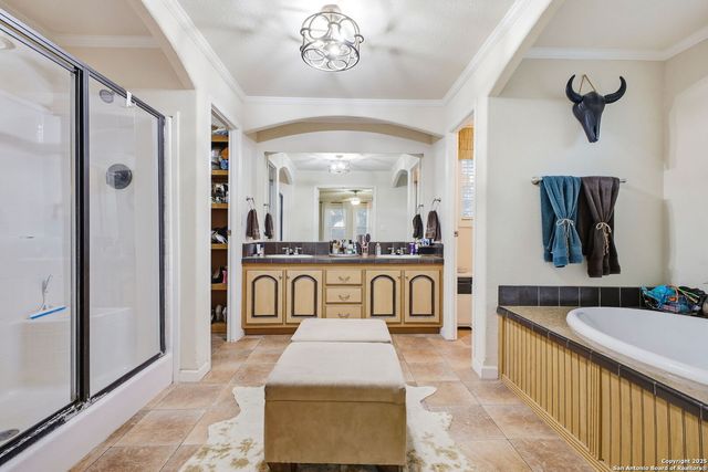 18668 Bandera, Helotes, TX 78023