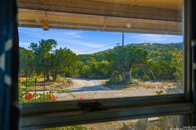 18668 Bandera, Helotes, TX 78023