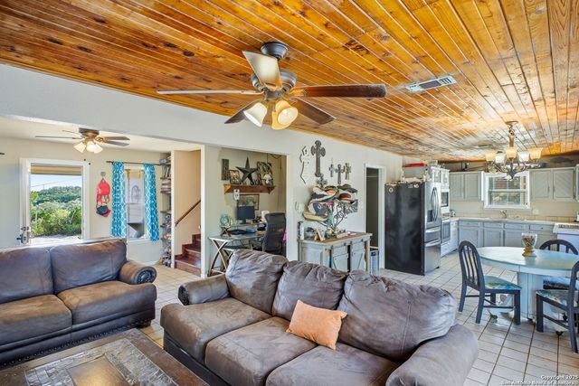 18668 Bandera, Helotes, TX 78023