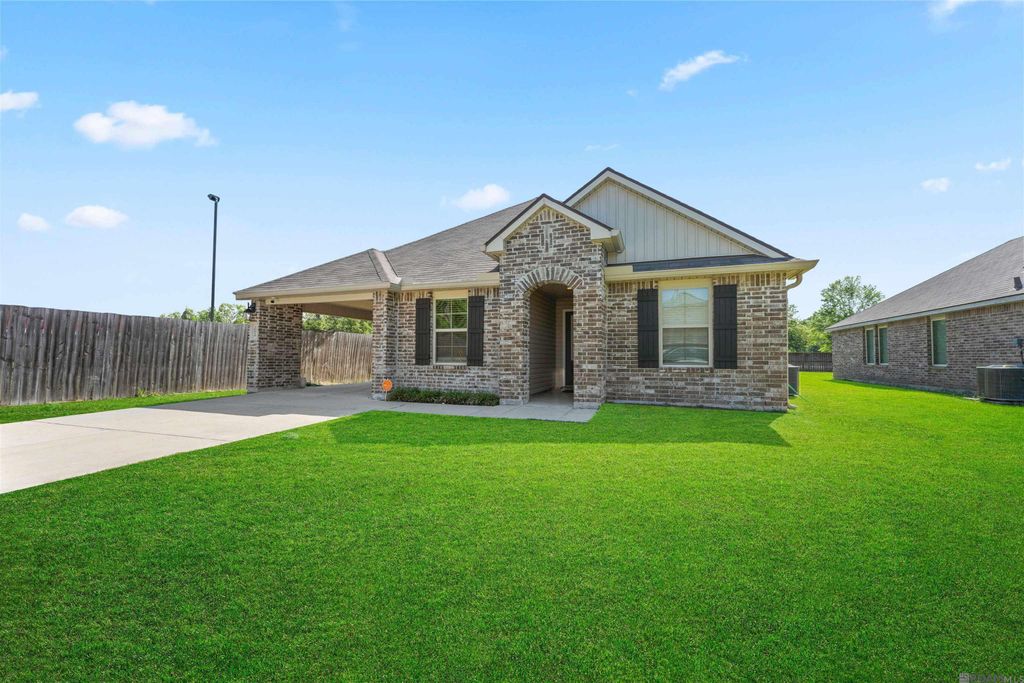 30814 Ava Ln, Walker, LA 70785