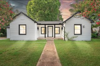 301 E Craven Avenue, Lacy Lakeview, TX 76705
