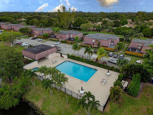 7690 Courtyard Run W, Boca Raton, FL 33433