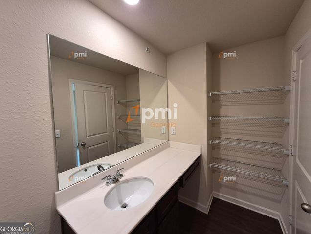 511 Highwood Lane, East Point, GA 30344