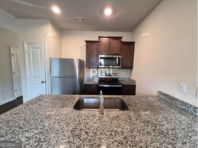 511 Highwood Lane, East Point, GA 30344