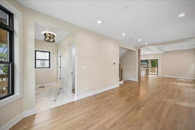 3841 N Kenneth Avenue, Chicago, IL 60641