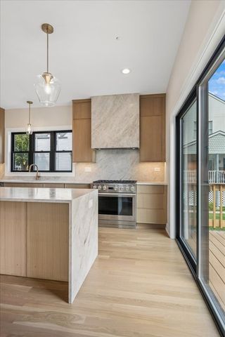 3841 N Kenneth Avenue, Chicago, IL 60641