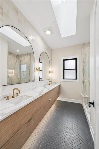 3841 N Kenneth Avenue, Chicago, IL 60641
