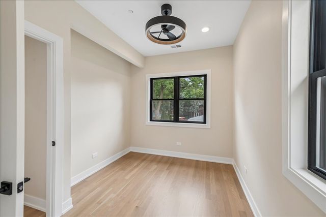 3841 N Kenneth Avenue, Chicago, IL 60641