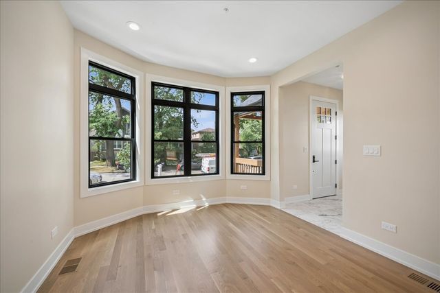 3841 N Kenneth Avenue, Chicago, IL 60641