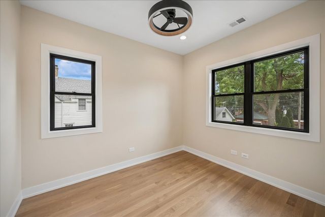 3841 N Kenneth Avenue, Chicago, IL 60641