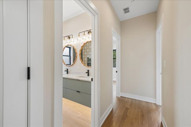 3841 N Kenneth Avenue, Chicago, IL 60641