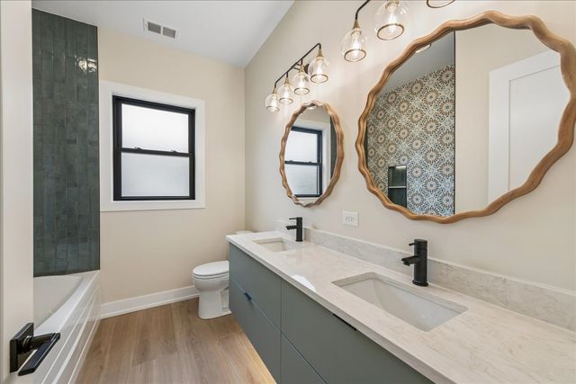 3841 N Kenneth Avenue, Chicago, IL 60641