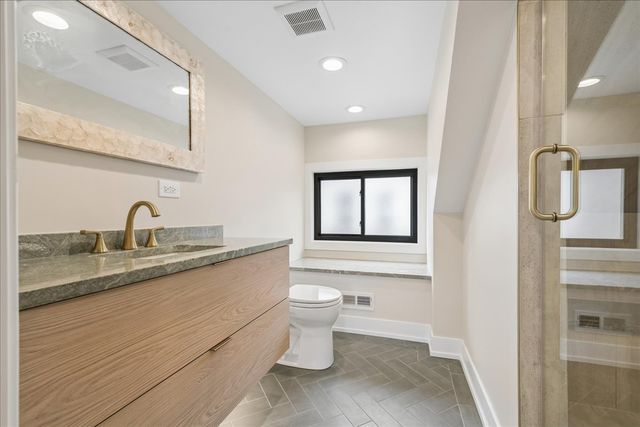 3841 N Kenneth Avenue, Chicago, IL 60641